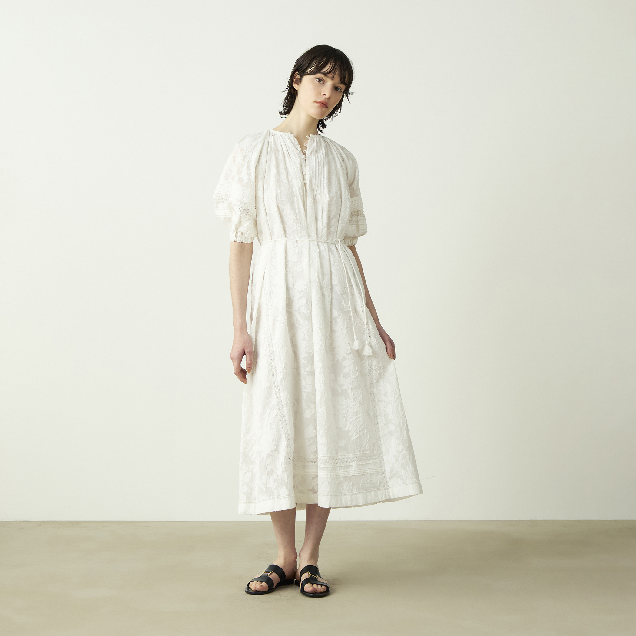 コットンカットジャカード パフスリーブワンピース｜トゥモローランド