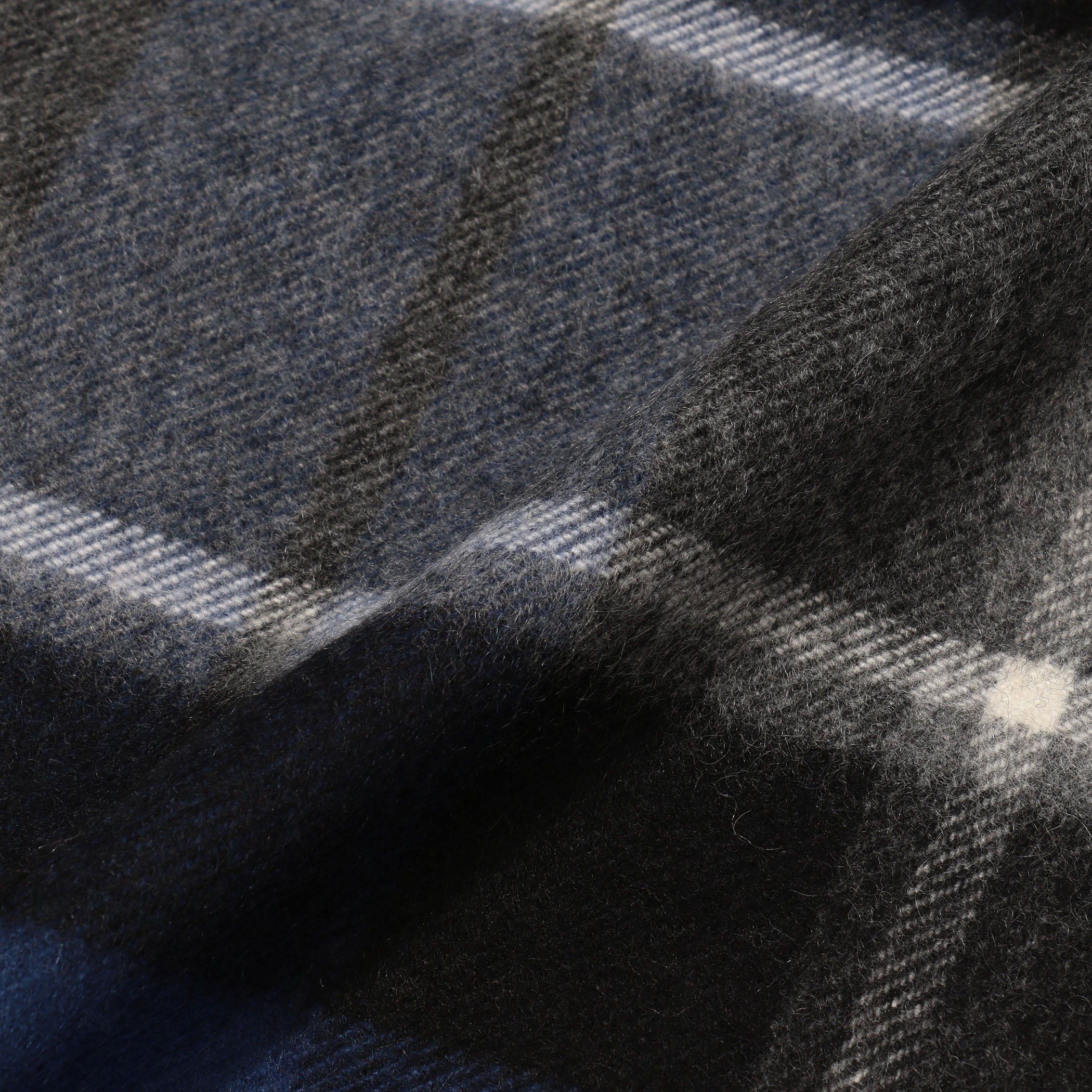 Johnstons of Elgin カシミヤチェックストール
