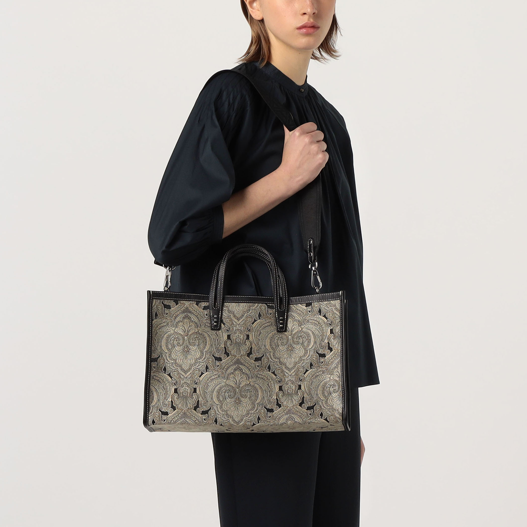 A VACATION BREAD M ONYX バッグ|トゥモローランド 公式通販 A VACATION BREAD M ONYX バッグ|トゥモローランド 公式通販