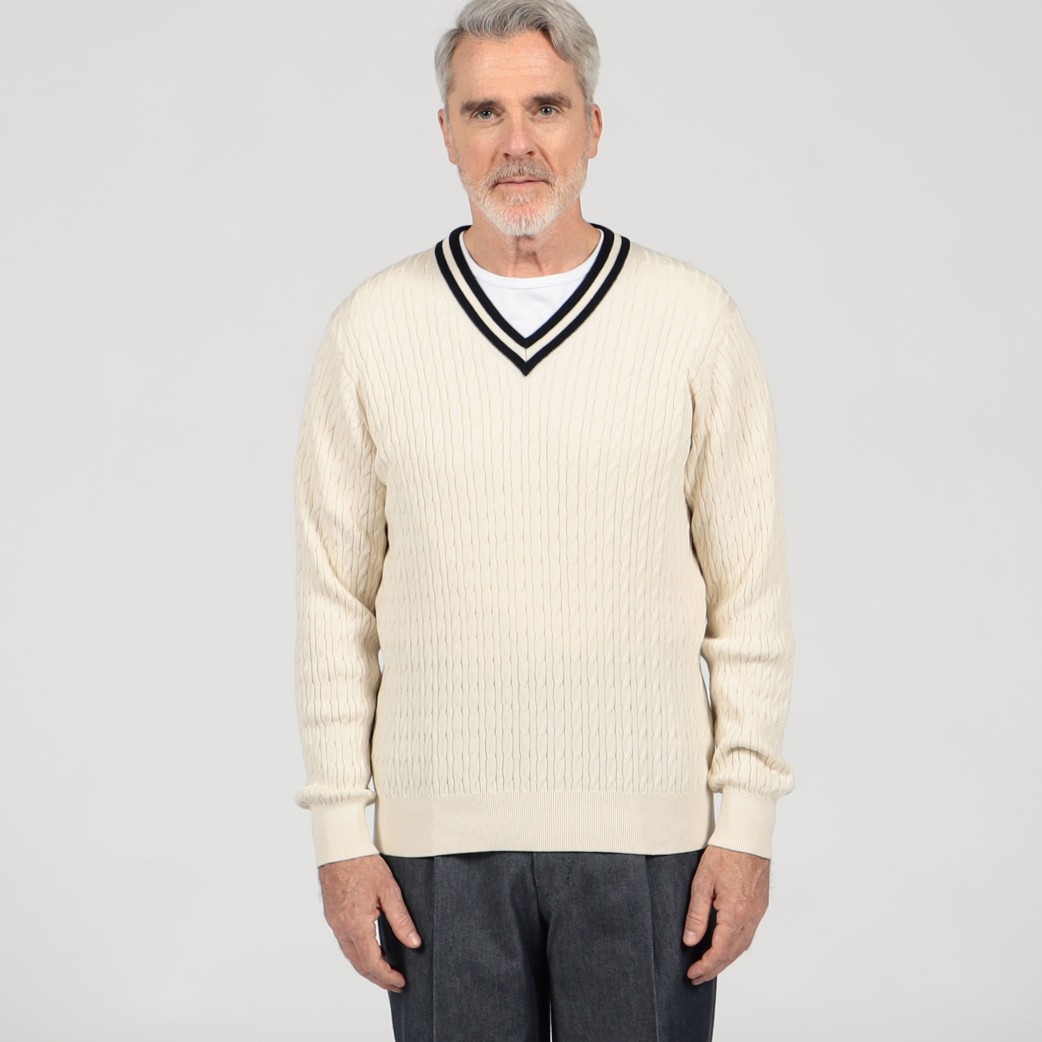 □コットンシルク Vネックプルオーバー ケーブルニット