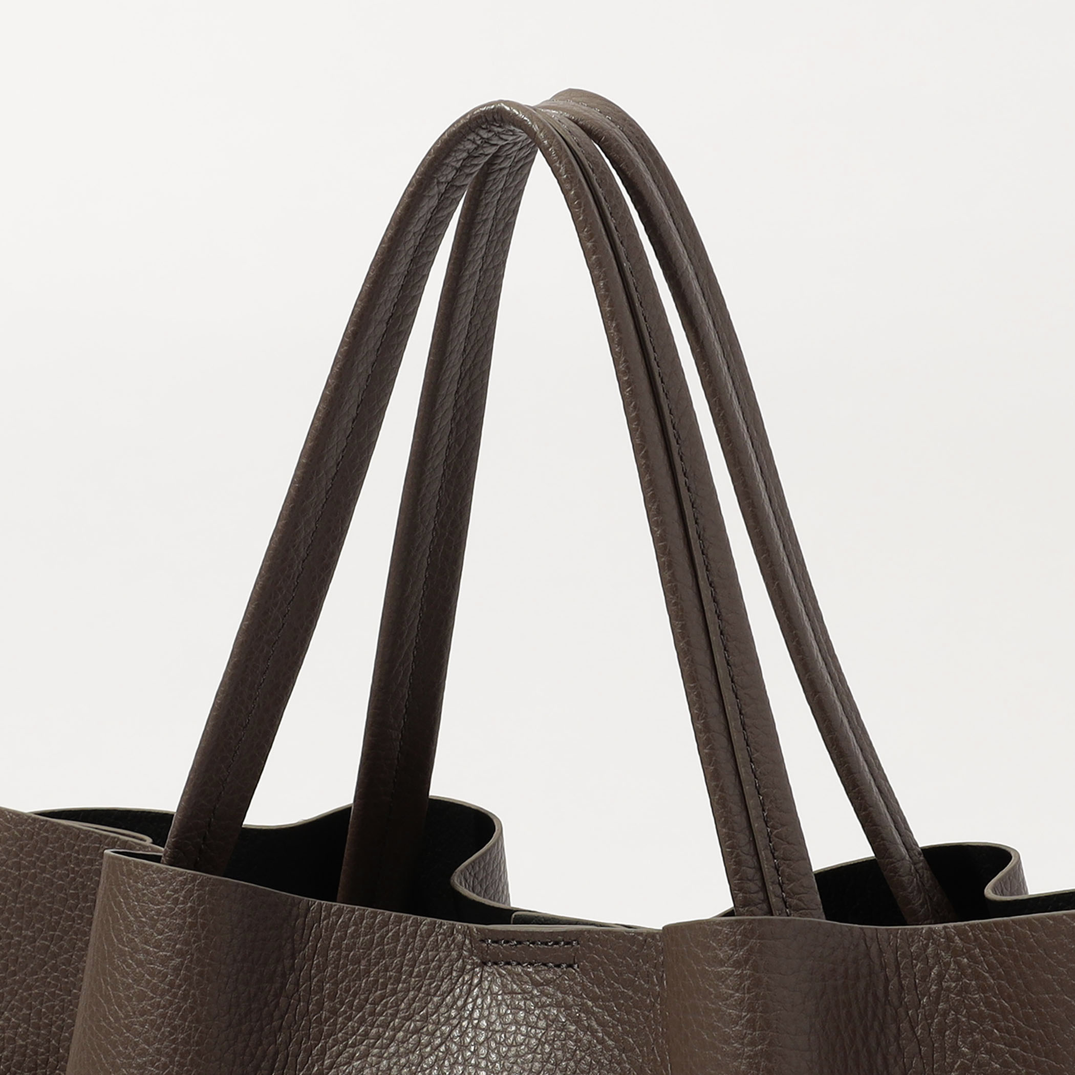 VIOLAd'ORO METAL TOTE レザーバッグ｜トゥモローランド 公式サイト
