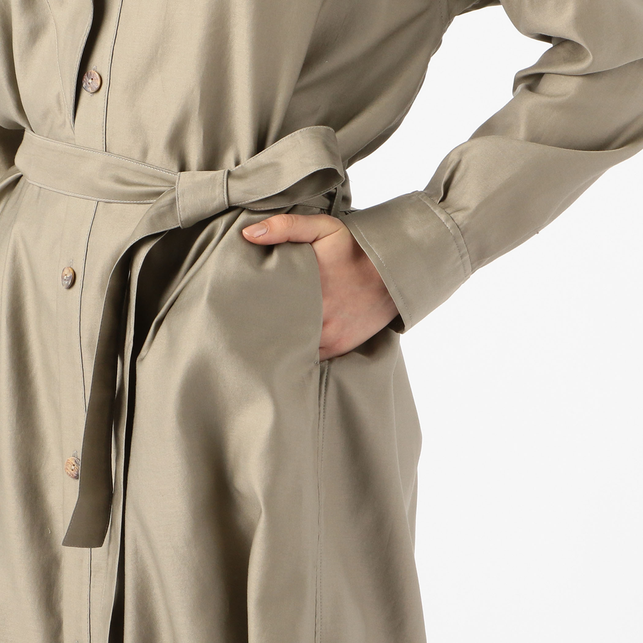 コットンサテン ベルテッドシャツワンピース｜トゥモローランド 公式通販