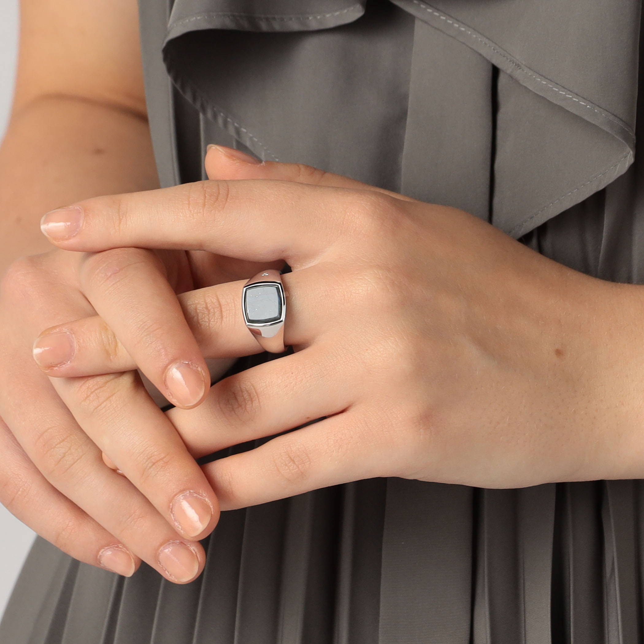 TOM WOOD Kay Ring Black Larvikite リング｜トゥモローランド 公式通販