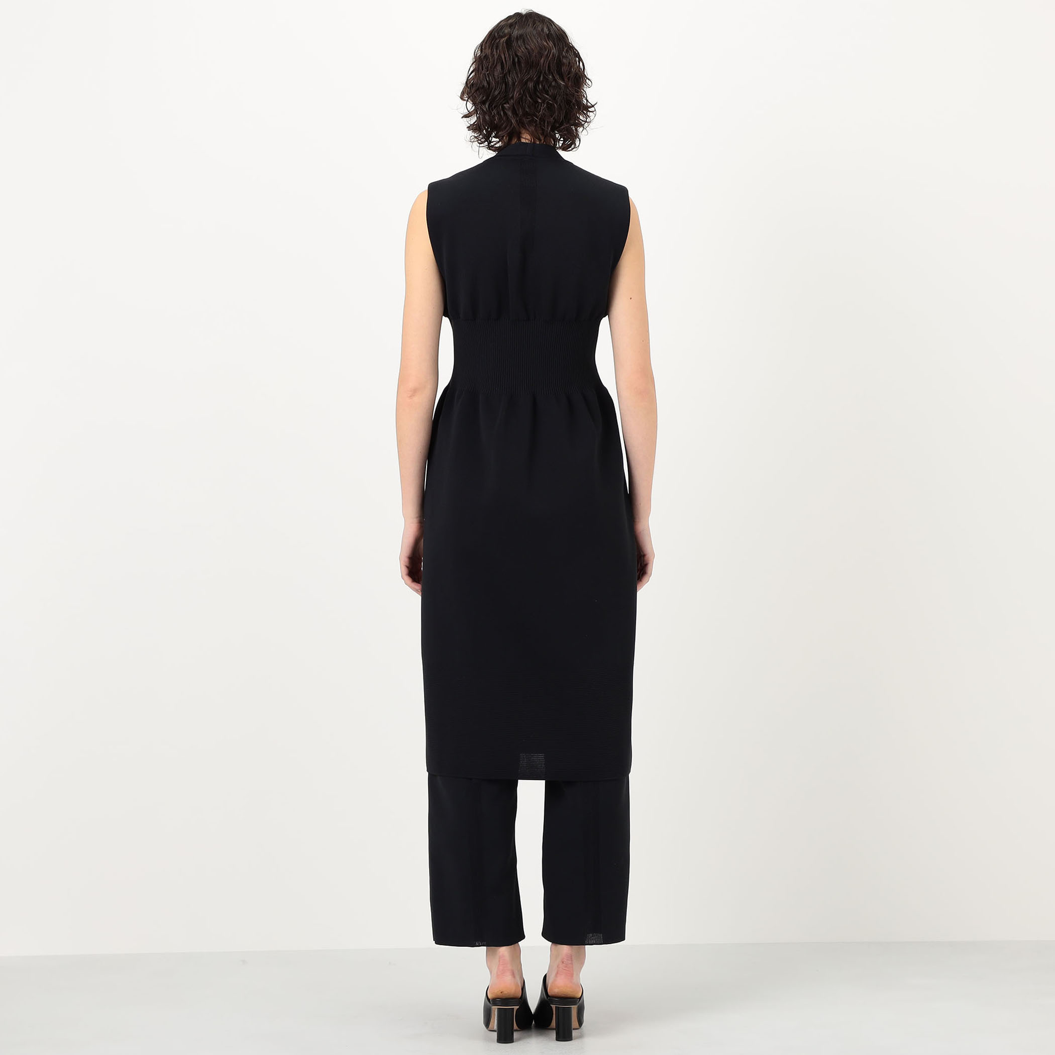 CFCL MILAN COLLARLESS LONG VEST｜トゥモローランド 公式通販