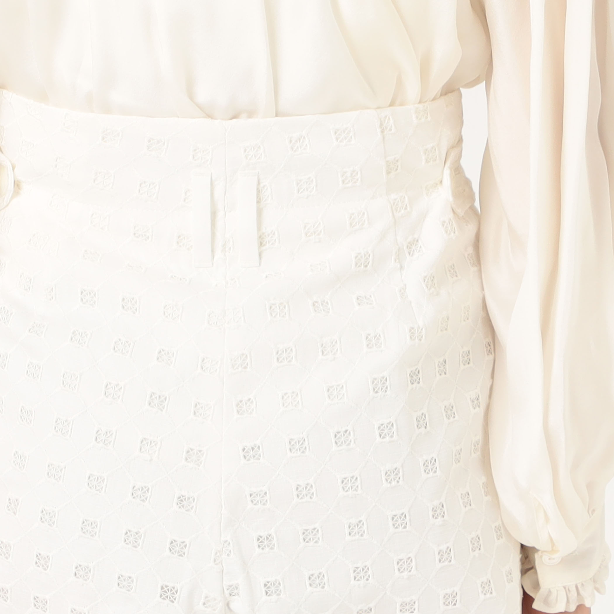 アボンリーページ コットンエンブロイダリー サイドタブパンツ｜トゥモローランド 公式通販