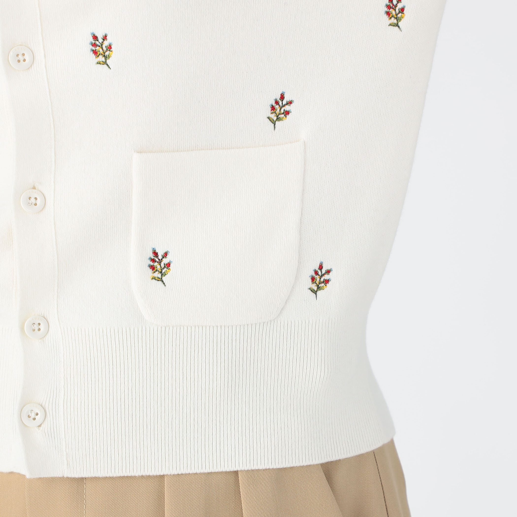 CABaN コットンカシミヤ エンブロイダリークルーネックカーディガン コットンカシミヤ エンブロイダリークルーネックカーディガン