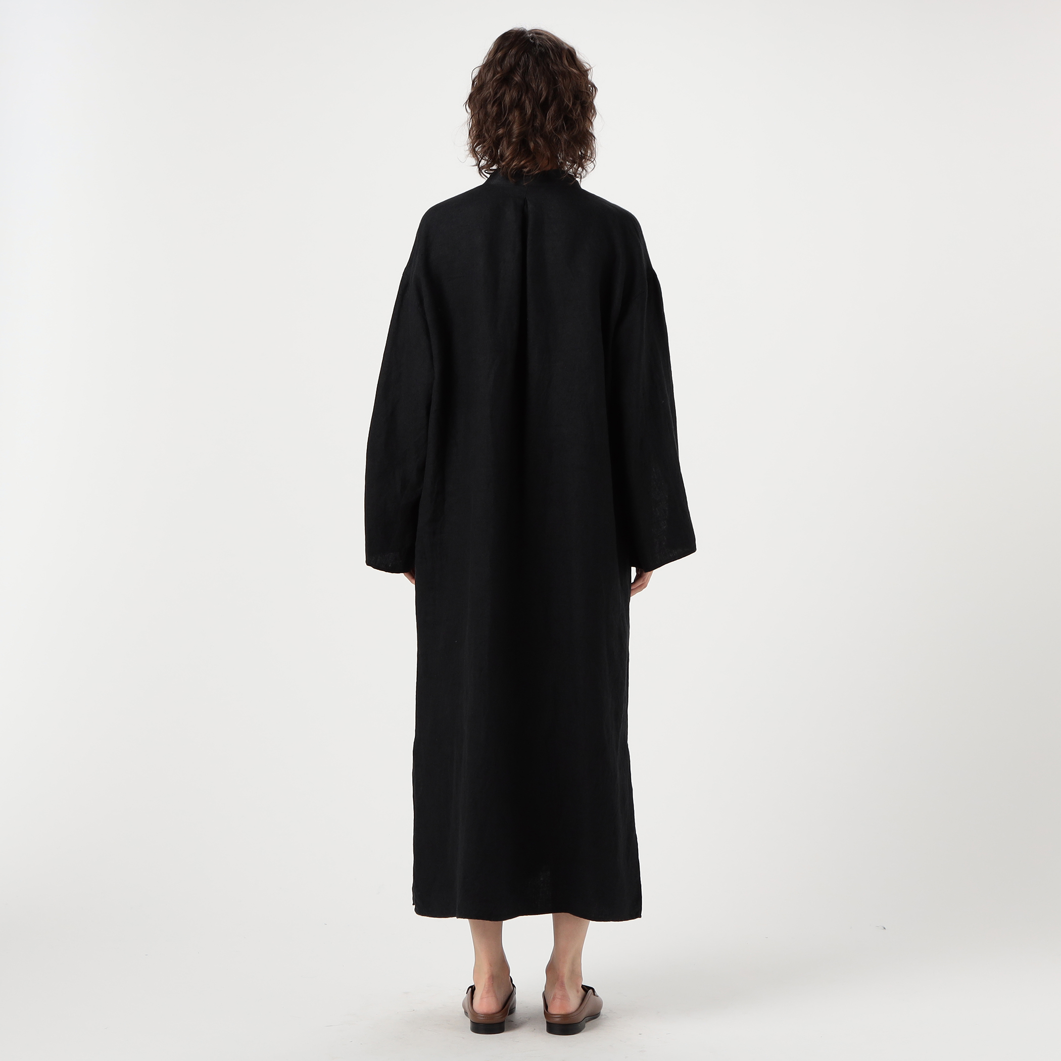 ブラッシュドリネン カフタンロングドレス｜トゥモローランド 公式通販