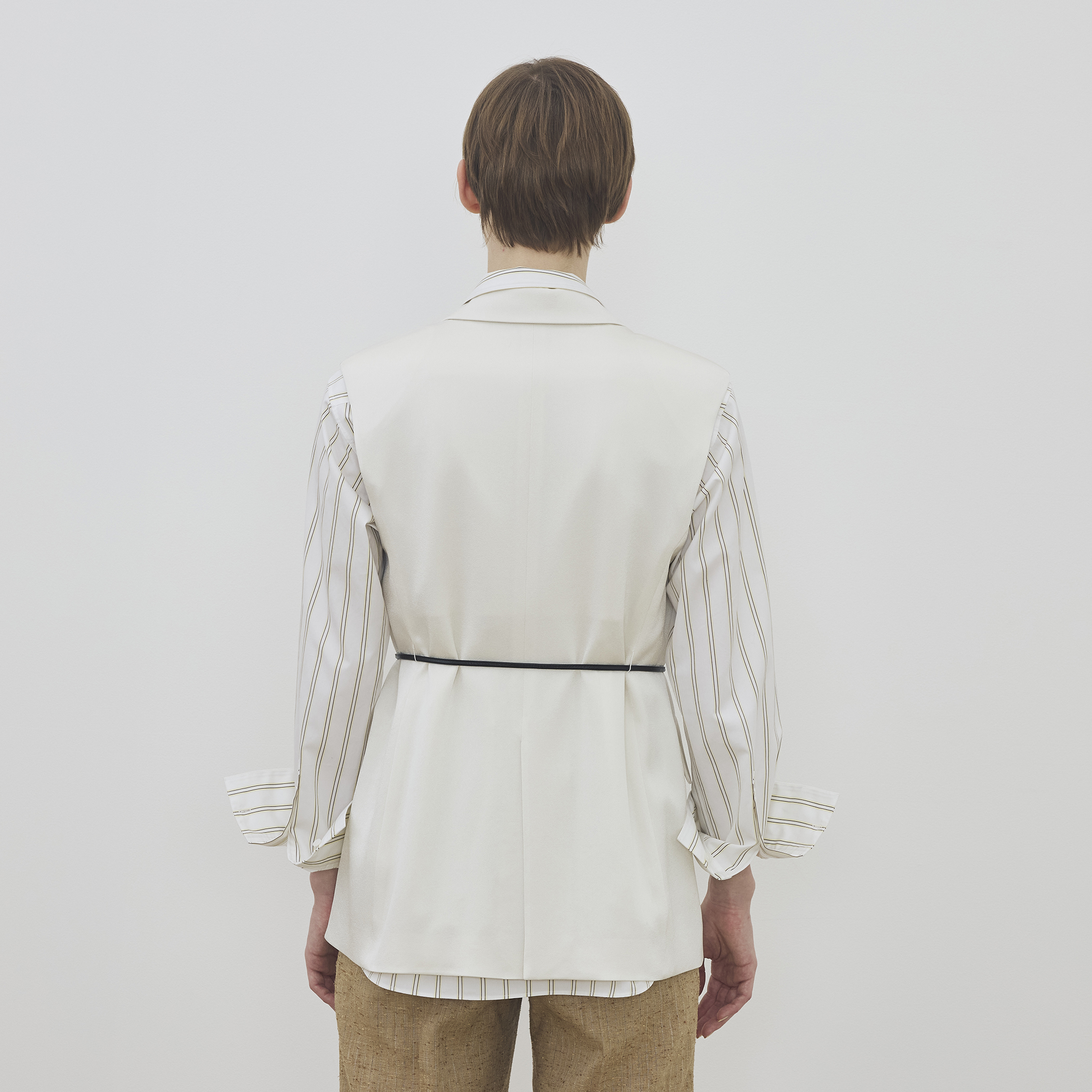 WEB先行予約】サテンジョーゼット ベルテッドジレ｜トゥモローランド