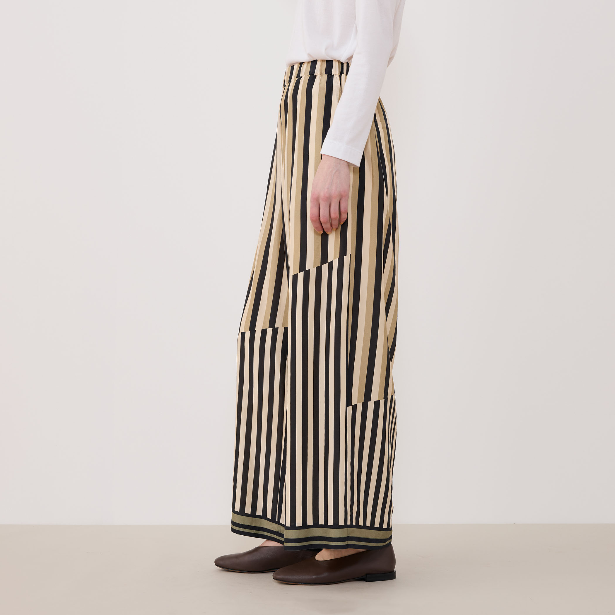 シルクハブタエストライププリント ワイドイージーパンツ