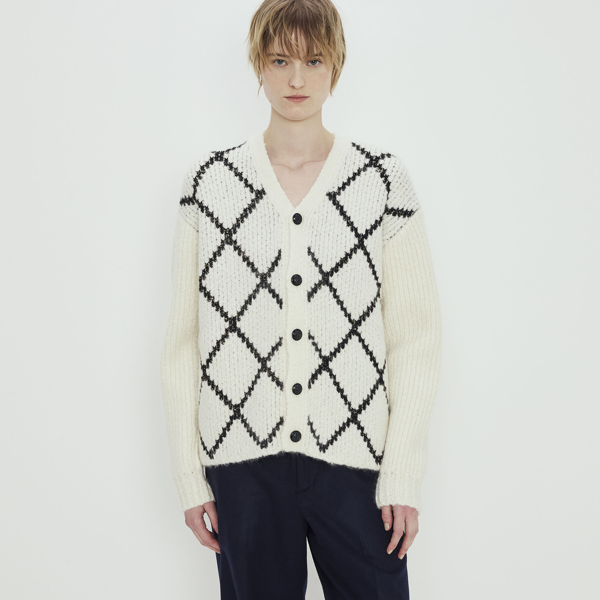 カシミヤ モノトーンアーガイルVネックカーディガン｜トゥモローランド