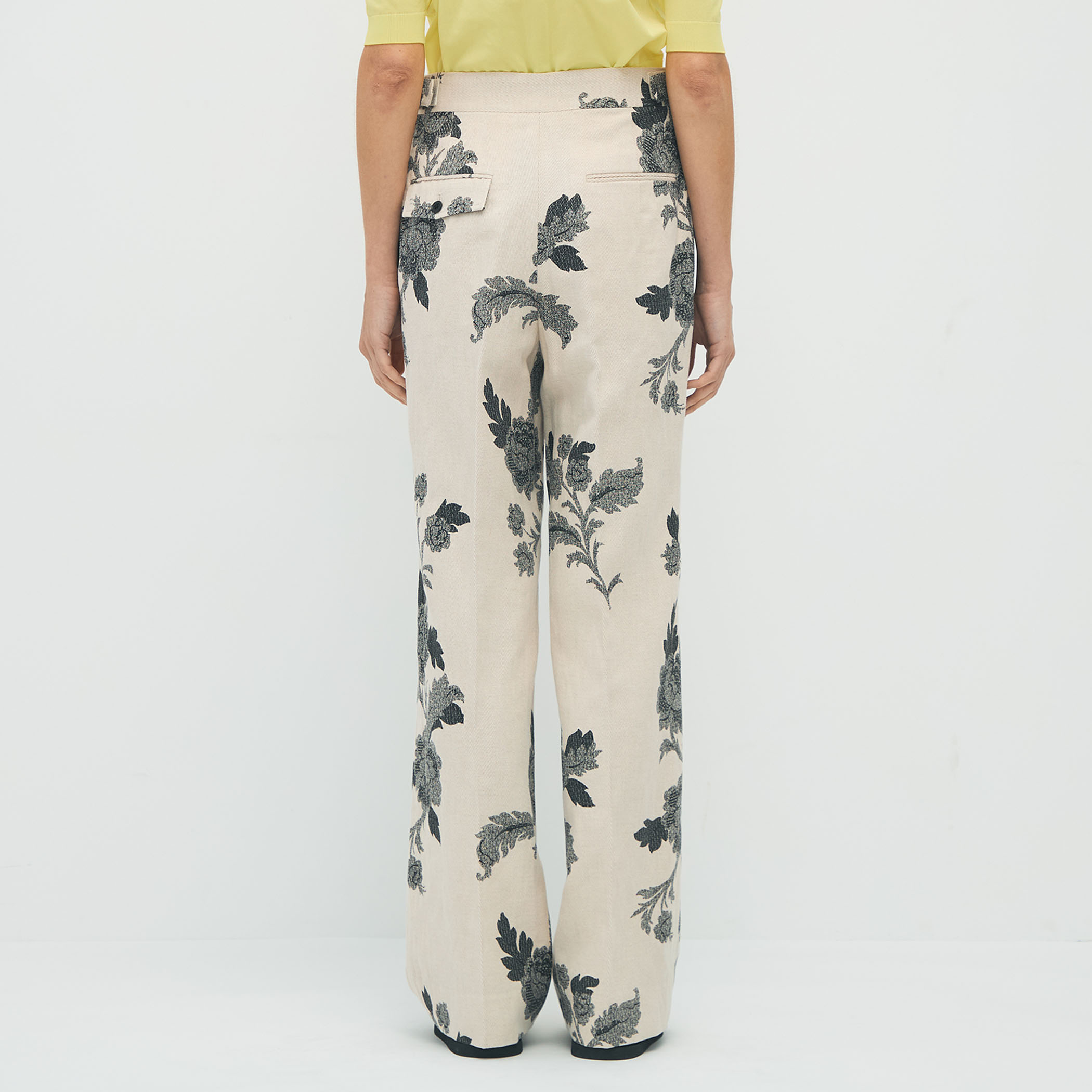 モノトーンフラワープリント フレアパンツ｜トゥモローランド 公式通販