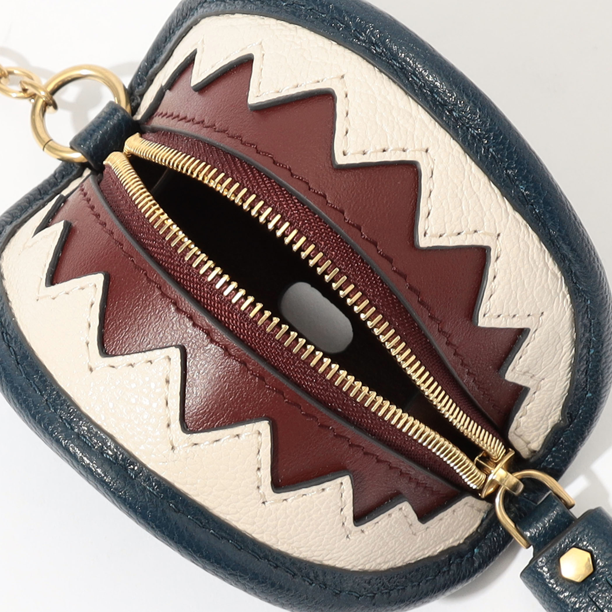 ANYA HINDMARCH EAR PODS SHARK TEETH ポーチ｜トゥモローランド 公式