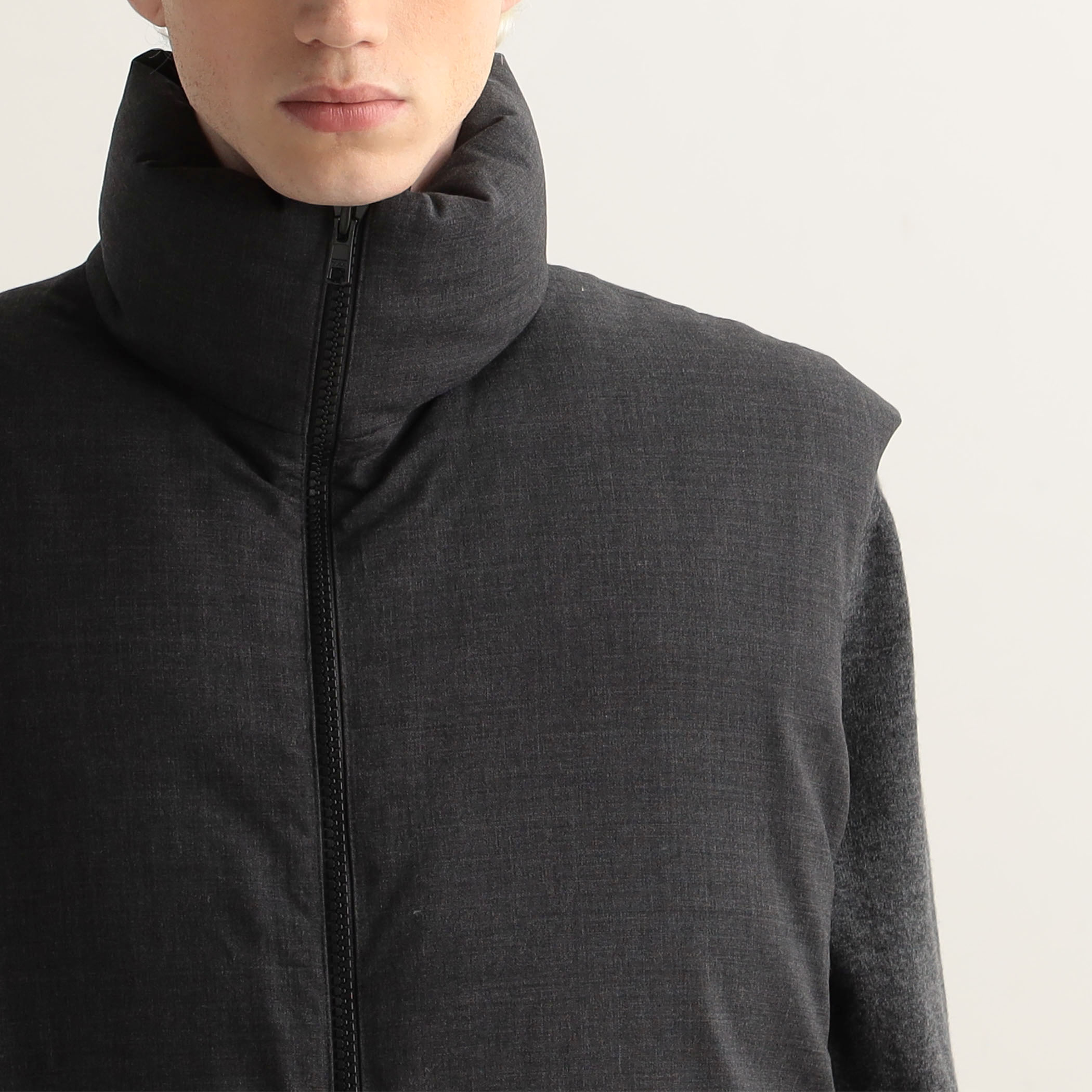 【Tom Ford】シルクアンドウールツイルベスト TOM FORD シルク＆ウール混ツイル オープンバックベスト | NET-A