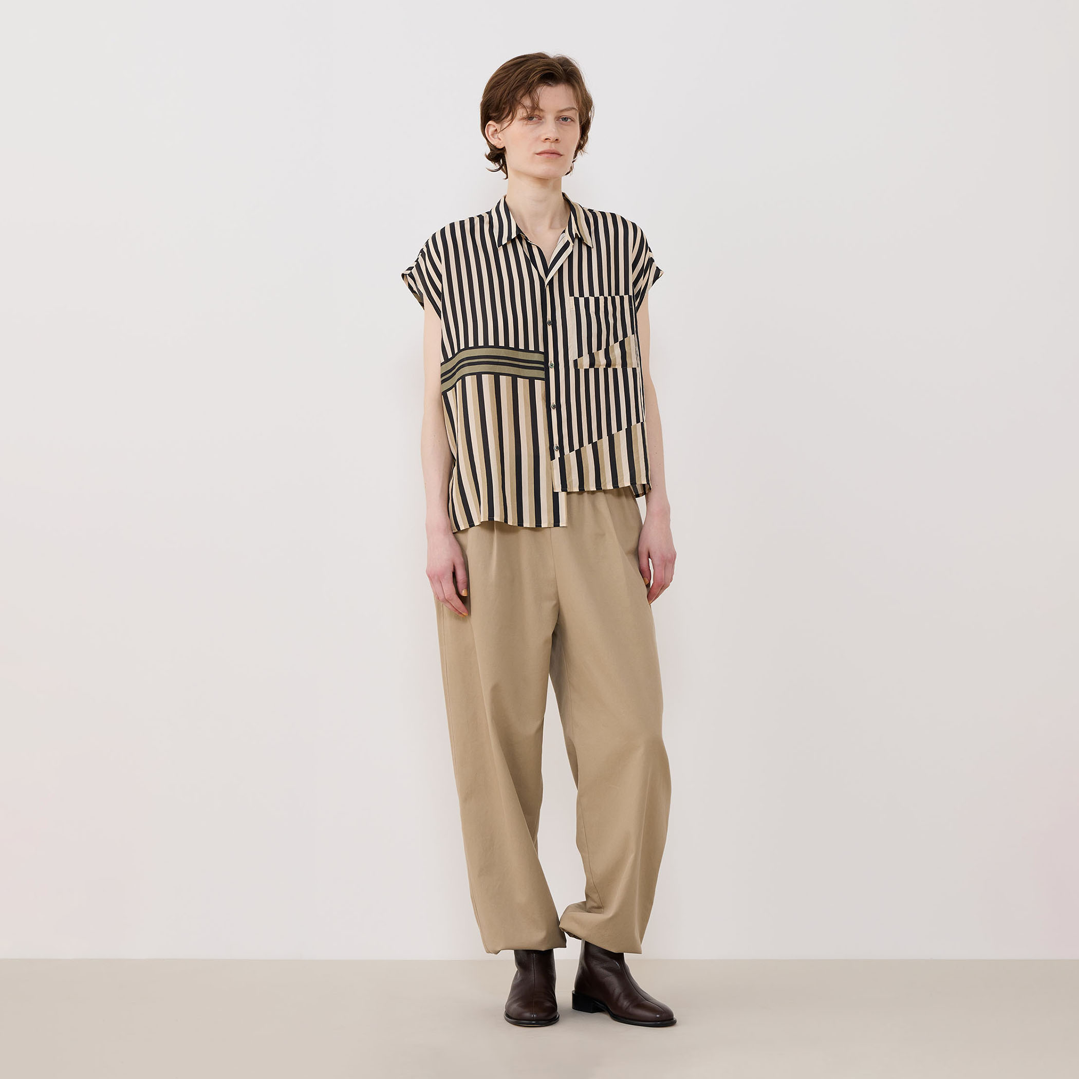 シルクハブタエストライププリント アシンメトリーヘムシャツ