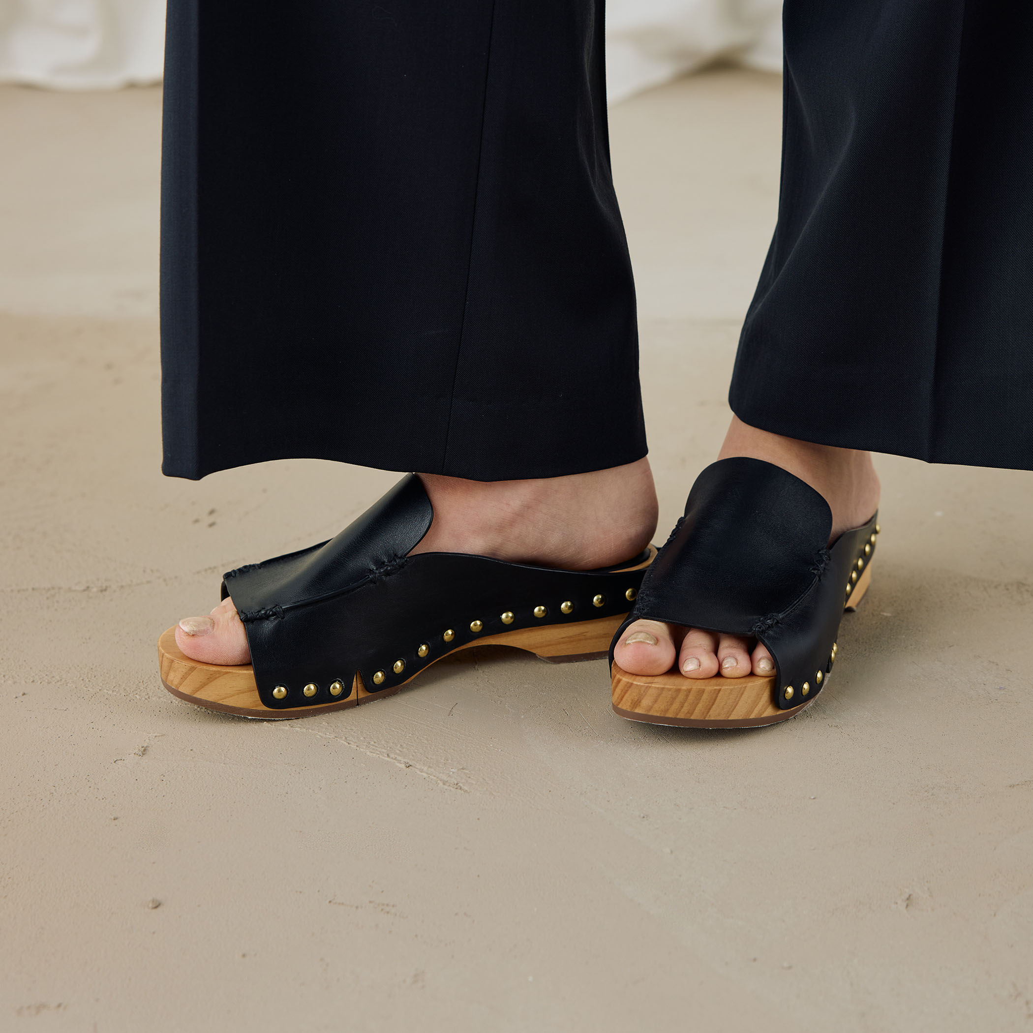 CLAIRE CHARLOTTE ウッドサンダル｜トゥモローランド 公式通販