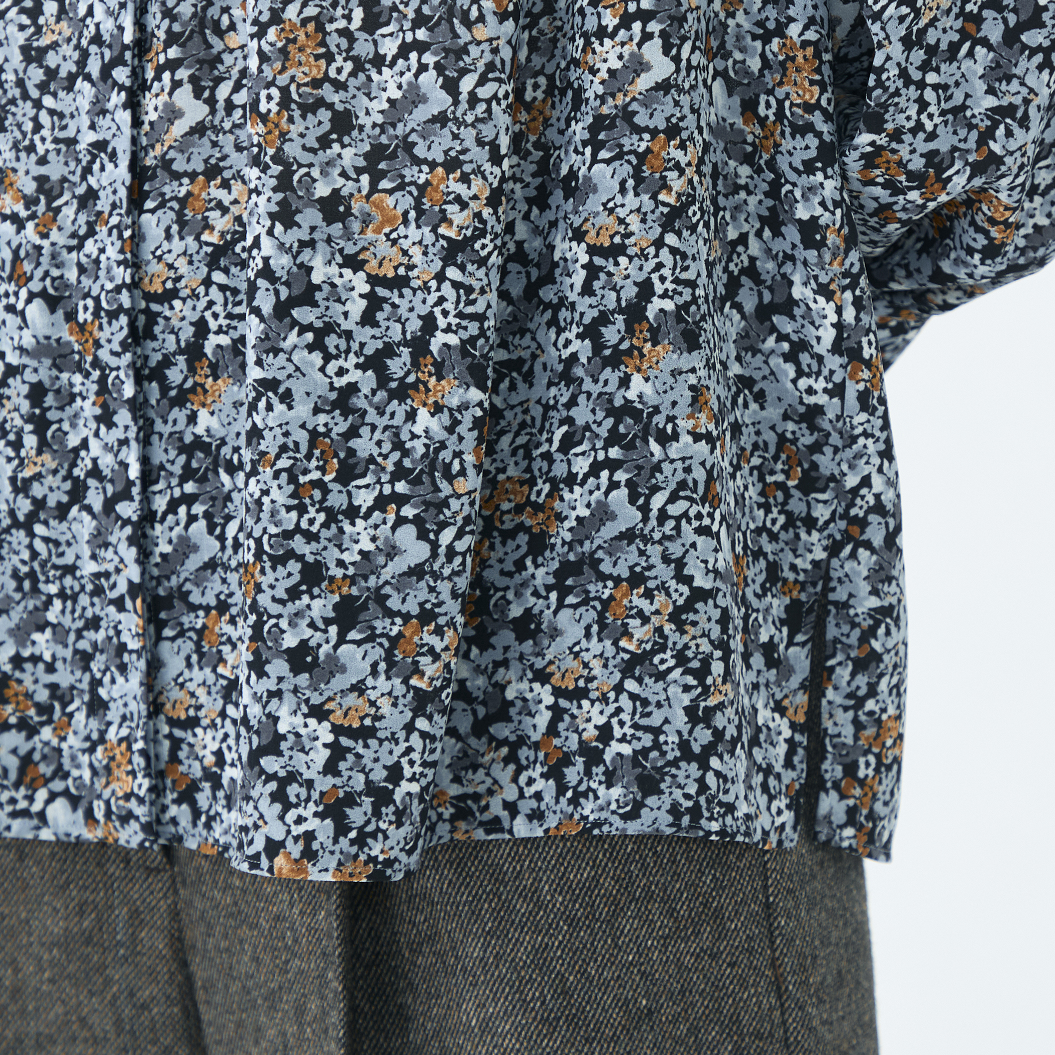 ブローフラワープリント フリルブラウス｜トゥモローランド 公式通販