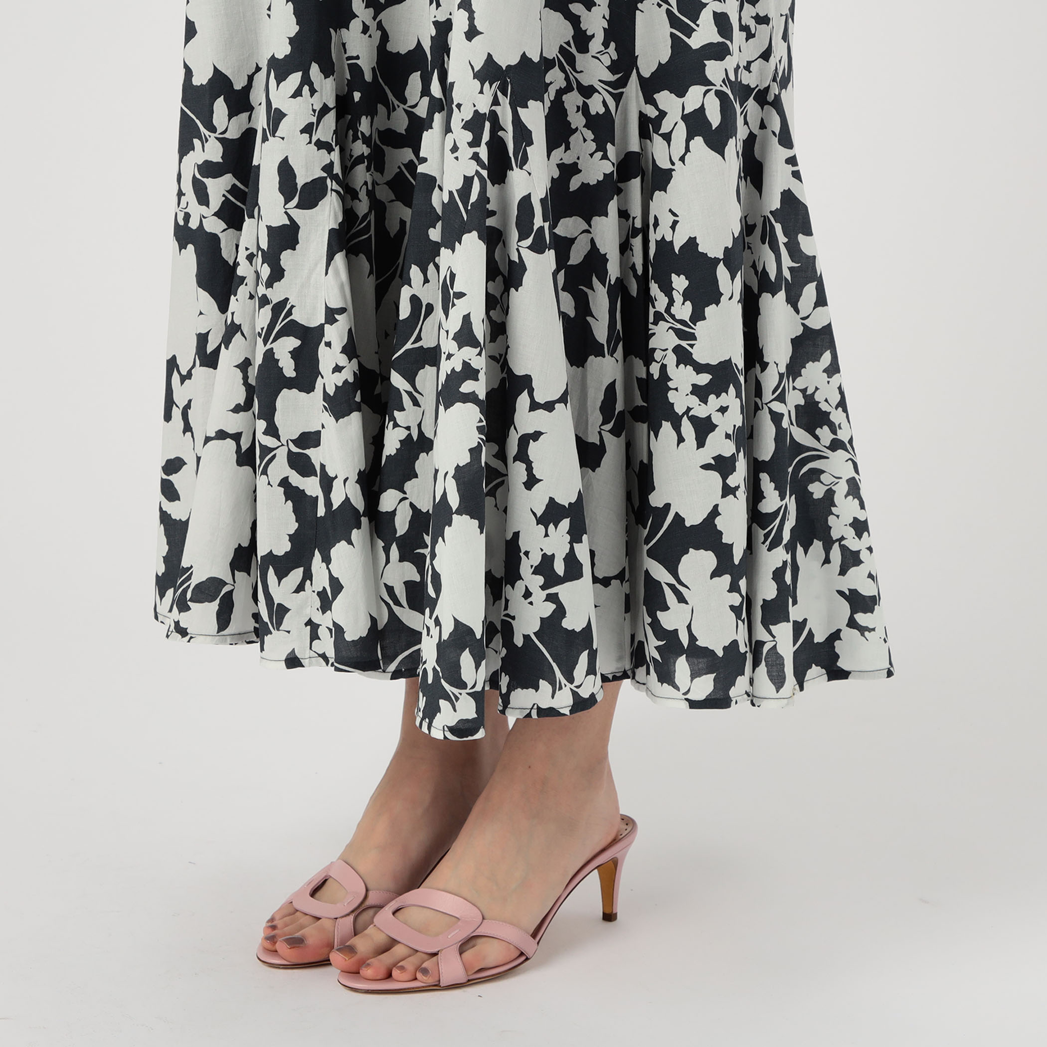 別注】MARIHA×TOMORROWLAND 夏の月影のドレス｜トゥモローランド 公式通販